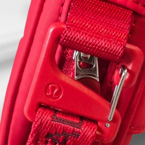 Lululemon Crossbody Bag, Belt Bag, Everwhere Bag, Legacy Team Canada 2022 - Picture 6 of 11